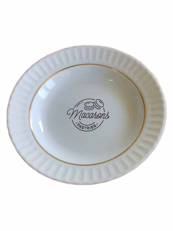Grabado en platos de porcelana para panadería